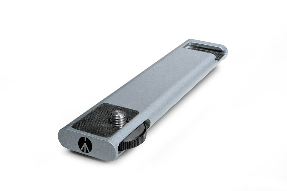 Ergonomic handle and accessory bar for TwistGrip ด้ามจับพร้อมบาร์สำหรับติดที่จับสมาร์ทโฟน Manfrotto TwistGrip และฮอทชูติดอุปกรณ์เสริม เช่น ไฟ LED, ไมโครโฟน